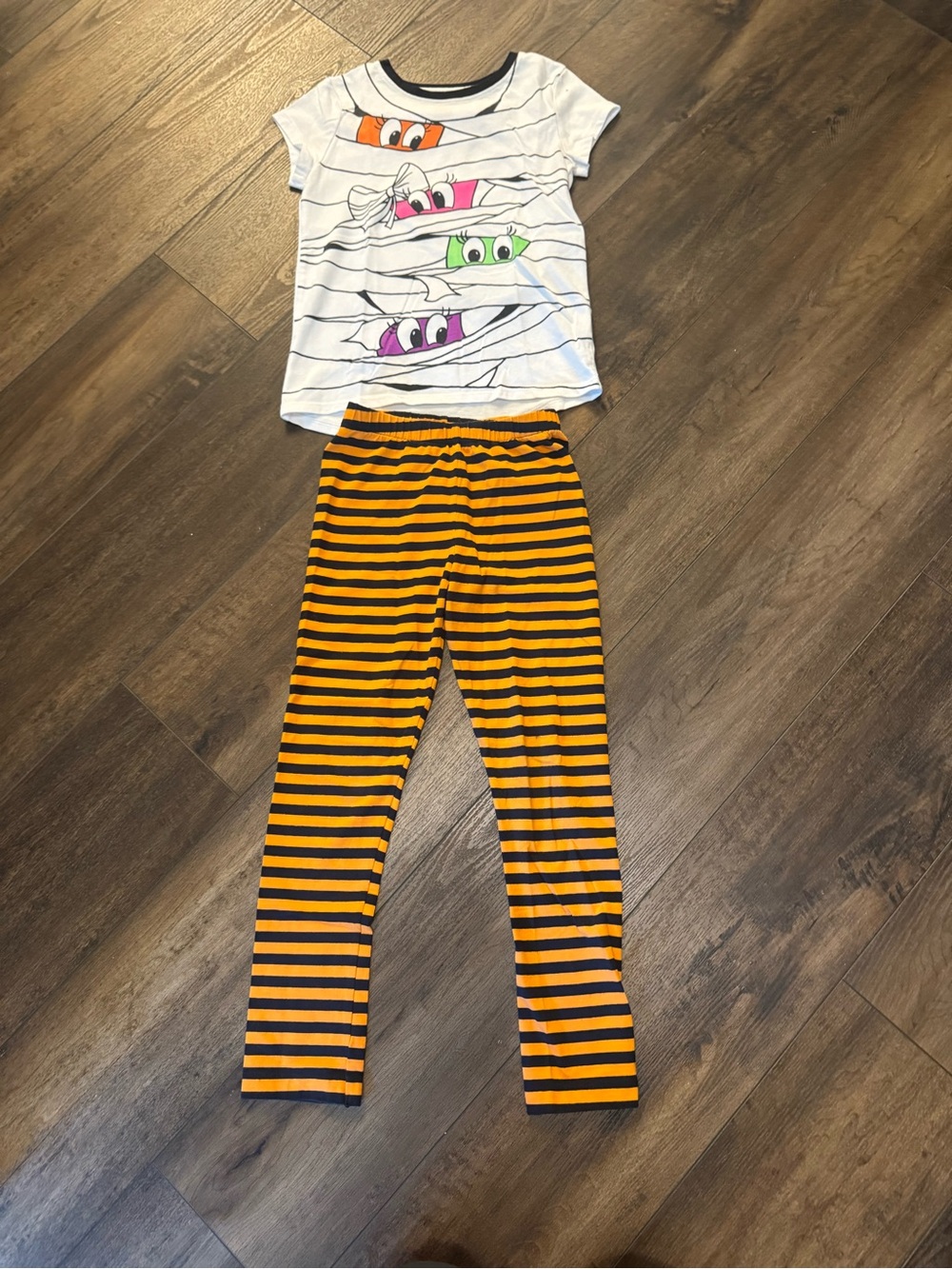 Girls Halloween outfit leggings and shirt size 8.